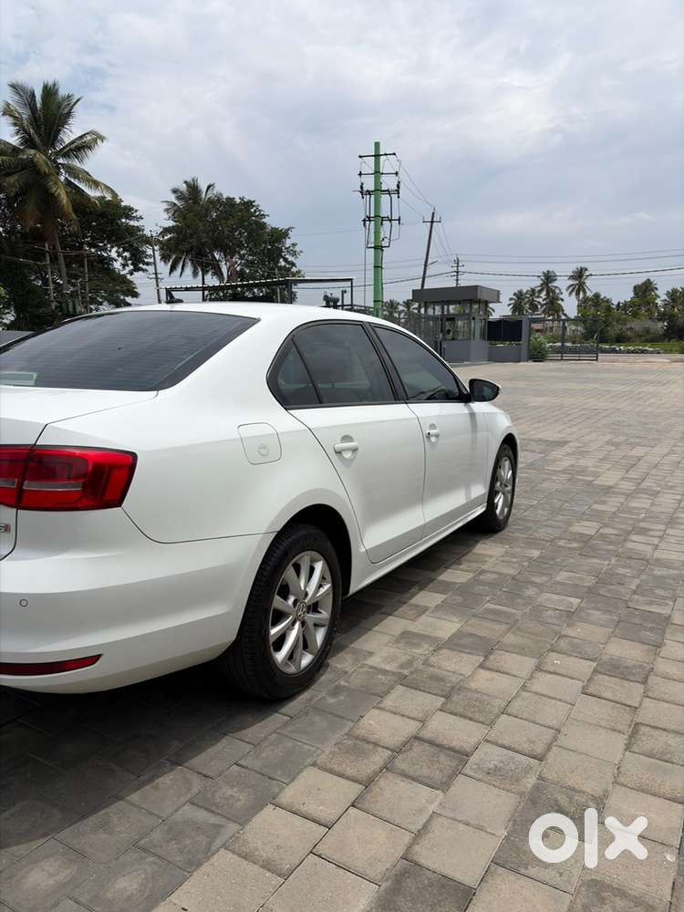 Volkswagen Jetta Petrol 2015 facelift