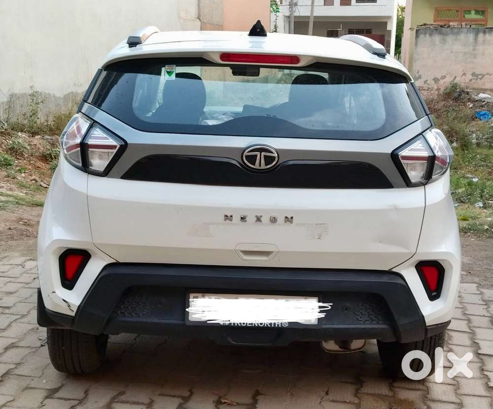 Tata Nexon Petrol 2022 Sunroof Variant 22000 Driven 1st Owner