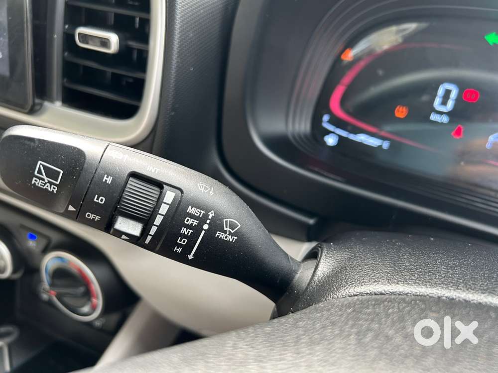 Hyundai Venue Petrol 2025