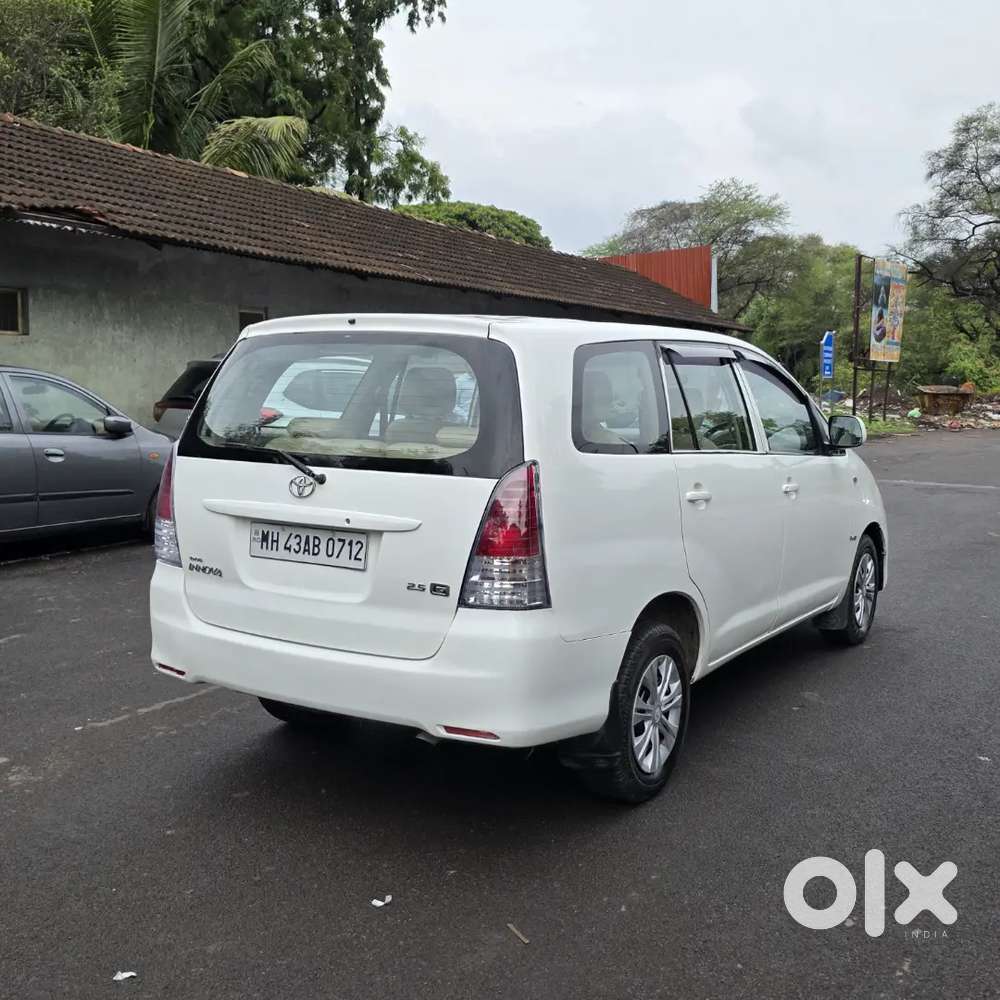 Toyota Innova G4 2010 Model.