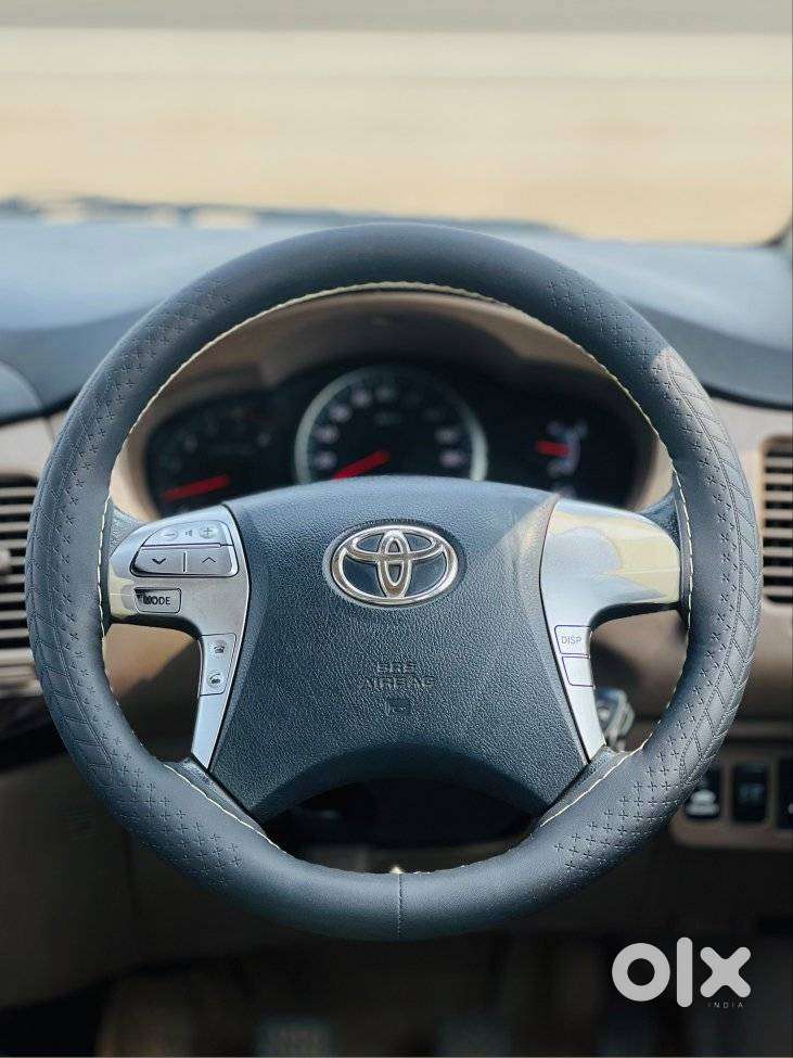 Toyota Innova 2.5 V Diesel 8-seater, 2016, Diesel