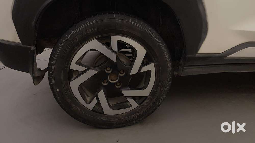 Nissan Magnite 1.0 Xv Premium Turbo Cvt (o), 2021, Petrol