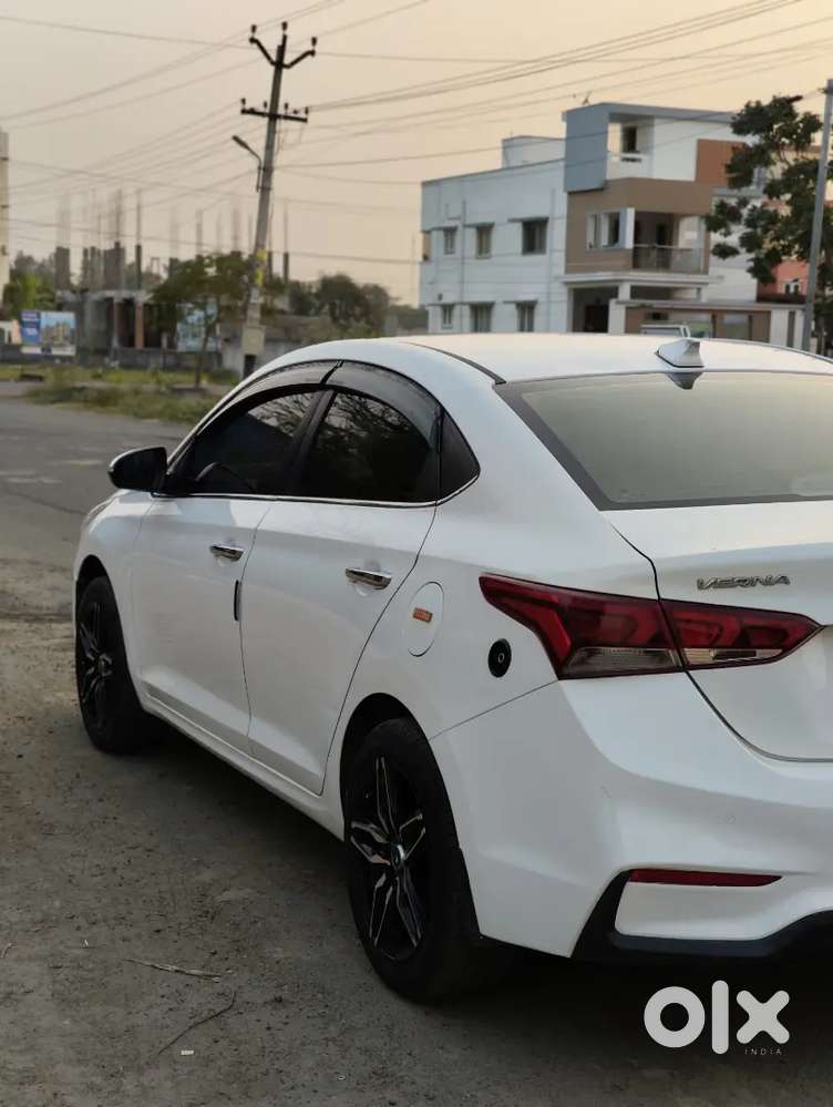 Hyundai Verna 2018 Petrol 119000 Km Driven With Cng And New Tyer