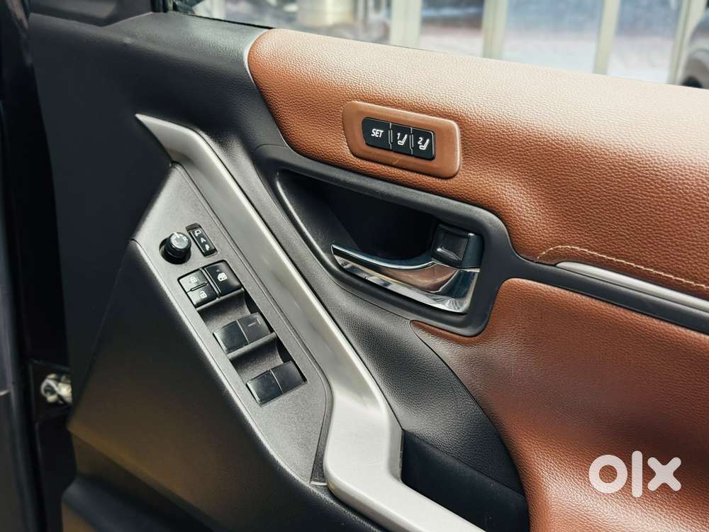 Toyota Innova Hycross 2.0 Zx (o) Hybrid 7 Str, 2023, Petrol