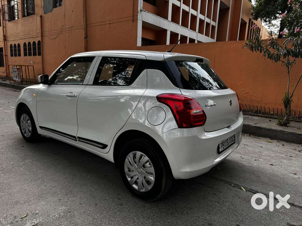 Maruti Suzuki Swift 1.2 Lxi (o), 2022, Petrol