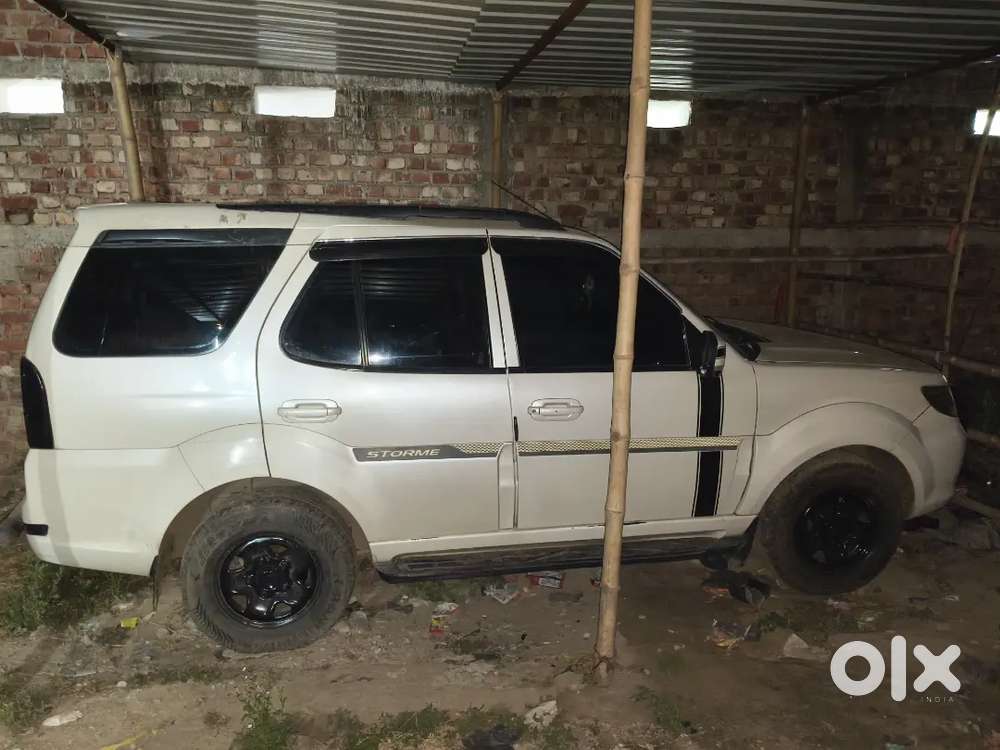 Tata Safari Storme 2013 Diesel 80000 Km Driven