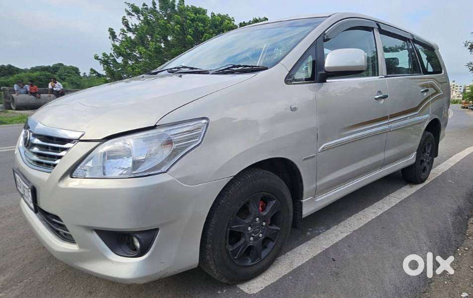 Toyota Innova 2.5 G (diesel) 8 Seater, 2013, Diesel