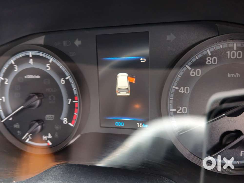 Toyota Innova Hycross