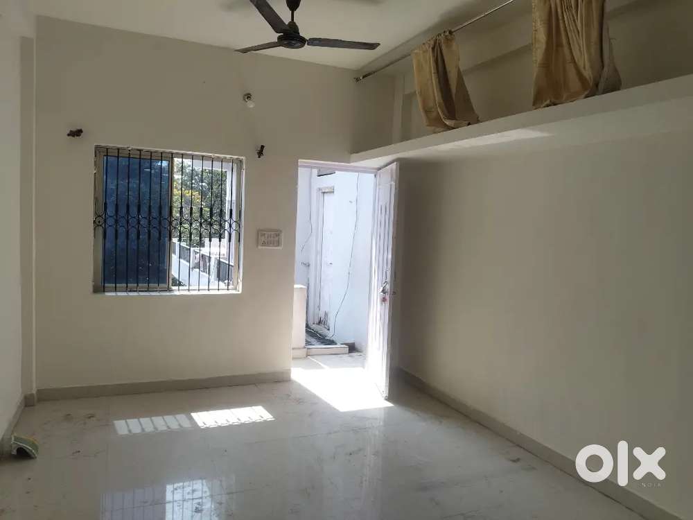 3 room independent unit available for rent at 10no main market