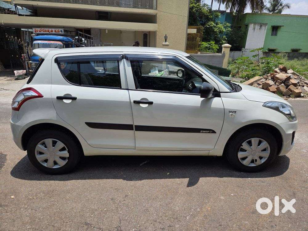 Maruti Suzuki Swift Lxi Optional-o, 2017, Petrol