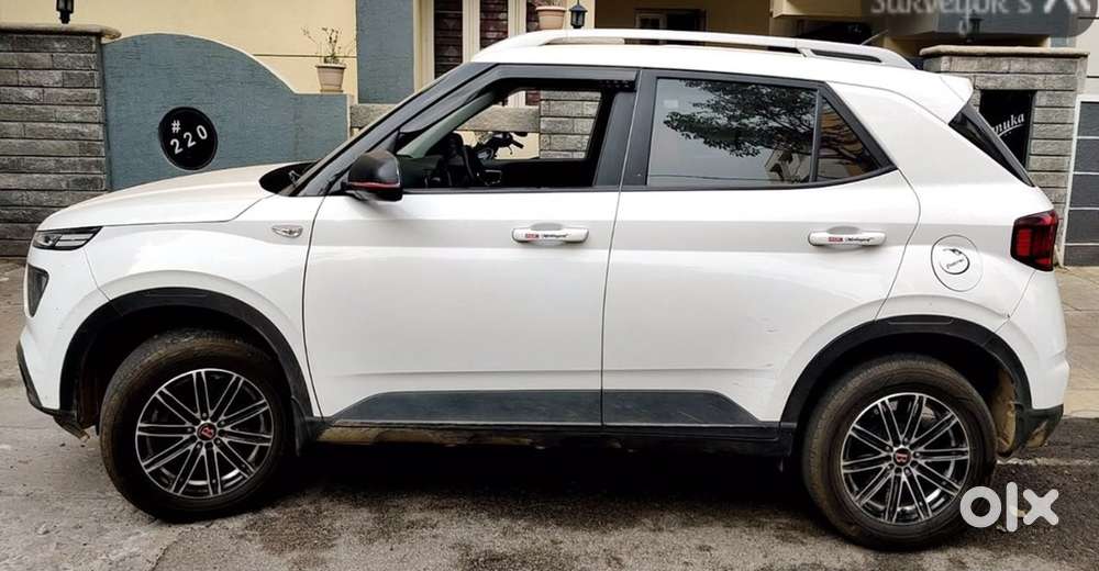 Hyundai Venue 2019 Petrol Well Maintained