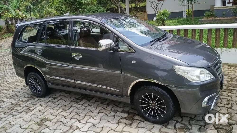 Toyota Innova 2015 Diesel 117000 Km Driven