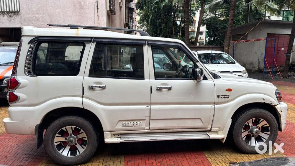 Well-maintained 2013 Mahindra Scorpio Sle 2.2 Mhawk (7-seater)  White