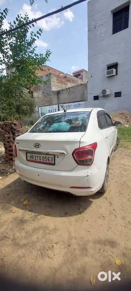 Hyundai Xcent 2015december Company Fited Cng In Good Condition.