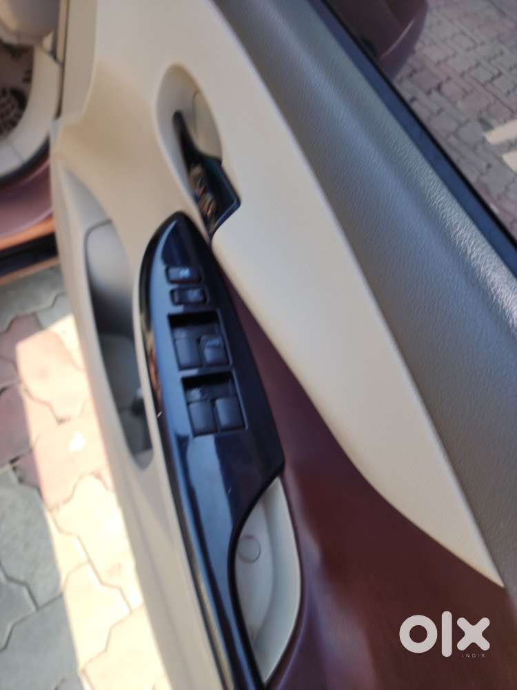 Toyota Corolla Altis 2010