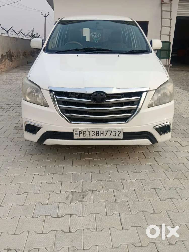 Toyota Innova 2015