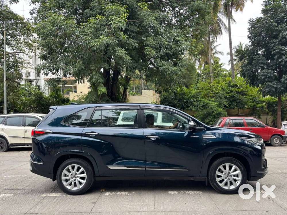 Toyota Innova Hycross 2.0 Vx Hybrid 7 Str, 2025, Petrol