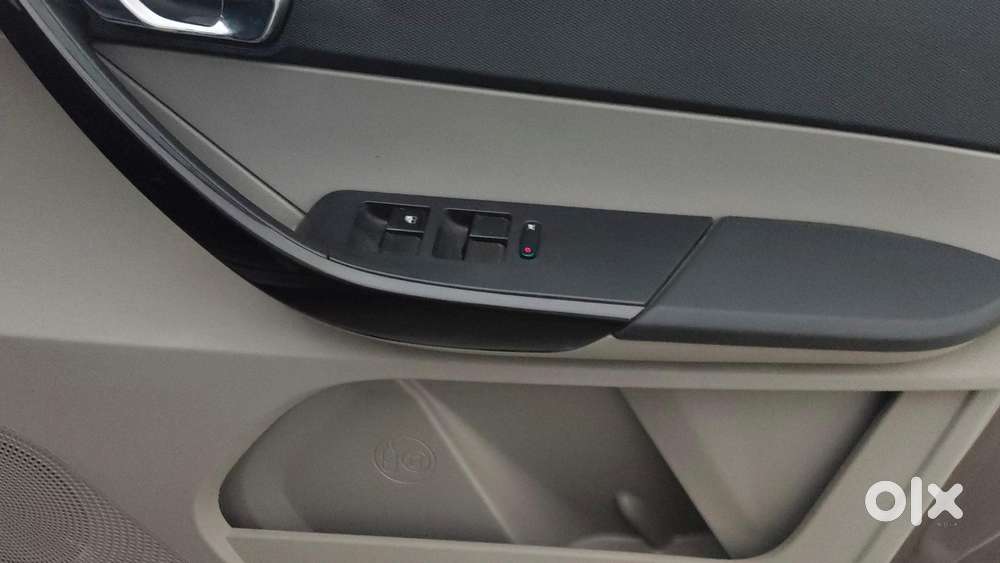 Tata Tiago 1.2 Revotron Xza, 2018, Petrol