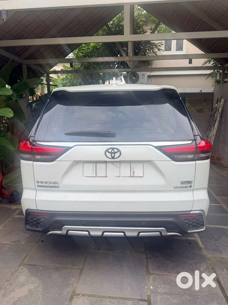 Toyota Innova Hycross 2024