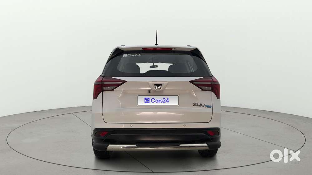 Mahindra Xuv700 2.0 Mx Petrol Mt 5 Str, 2022, Petrol