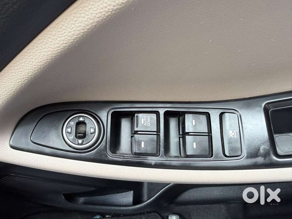 Hyundai Elite I20 1.2magna Executive At, 2018, Petrol