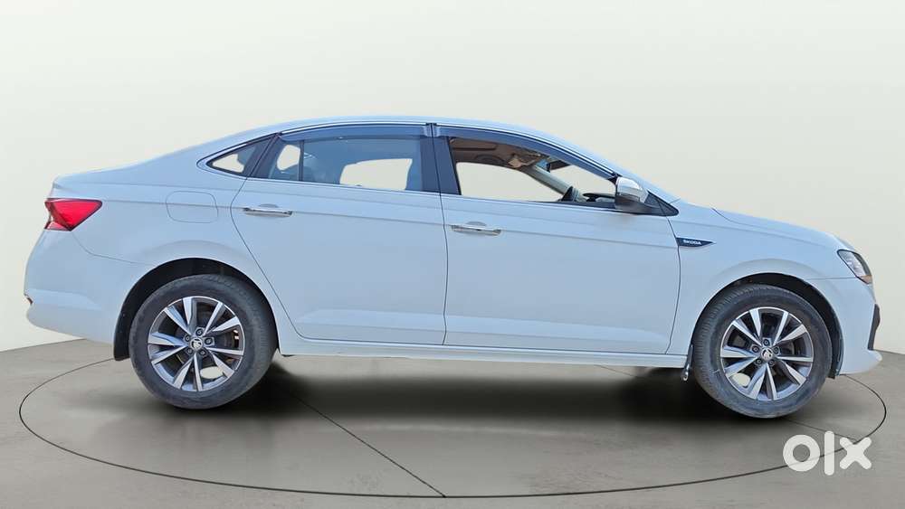 Skoda Slavia Style 1.0l Tsi Mt, 2022, Petrol