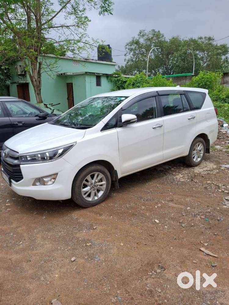 Toyota Innova Crysta 2.4 V, 2016