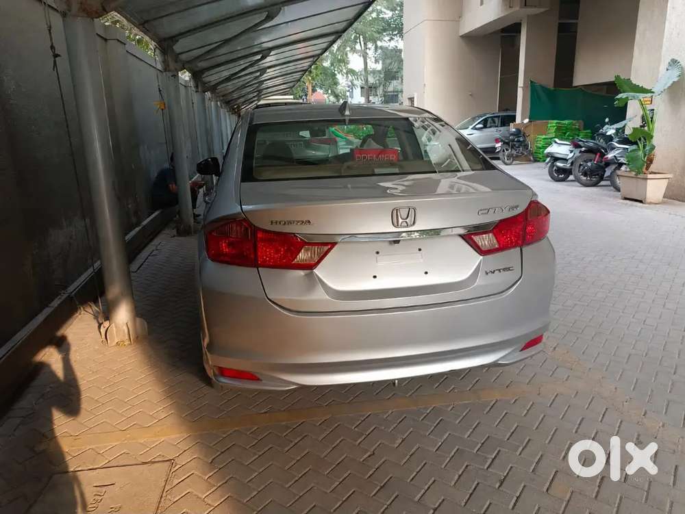 Honda City I-vtec Automatic Top Model With Sunroof