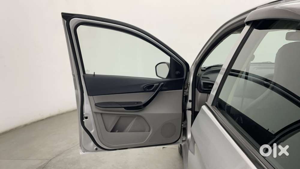 Tata Tiago 1.2 Revotron Xm, 2017, Petrol