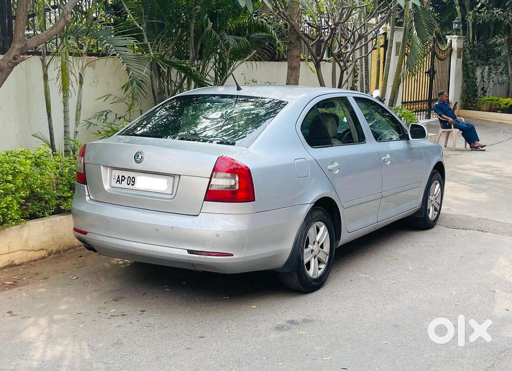 Skoda Laura Ambiente 2.0 Tdi Cr Automatic, 2010, Diesel