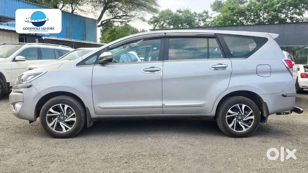 Toyota Innova Crysta [2020-ongoing] 2.4 Vx 8 Str, 2025, Diesel