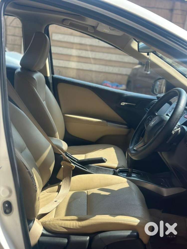 Honda Petrol  2015-december Sunroof