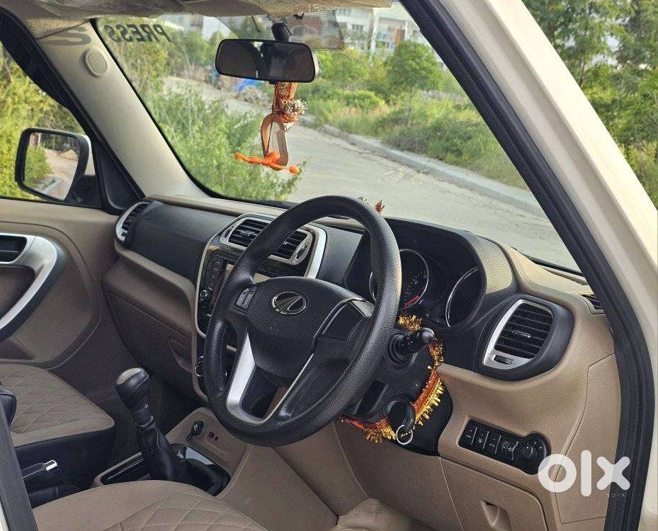 Mahindra Tuv 300 T10, 2018, Diesel