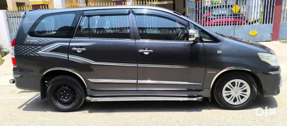 Toyota Innova 2.5 G (diesel) 8 Seater Bs Iv, 2016, Diesel