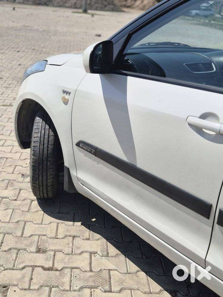 Maruti Suzuki Swift Lxi Optional-o, 2017, Petrol