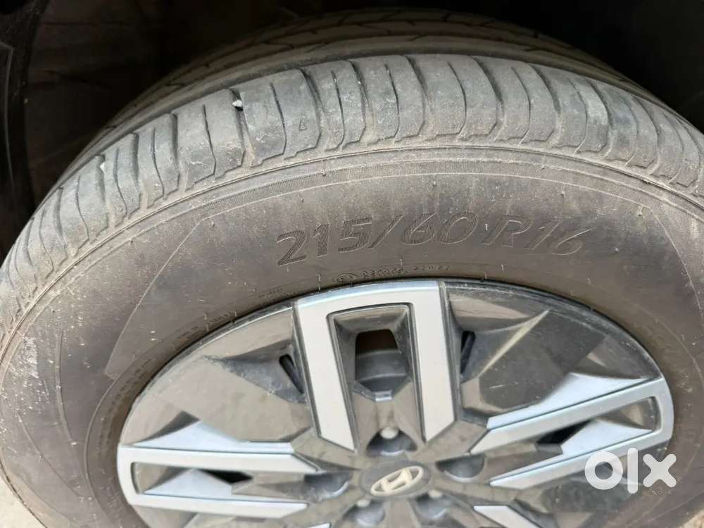 Hyundai Venue 2025 Petrol Well Maintained