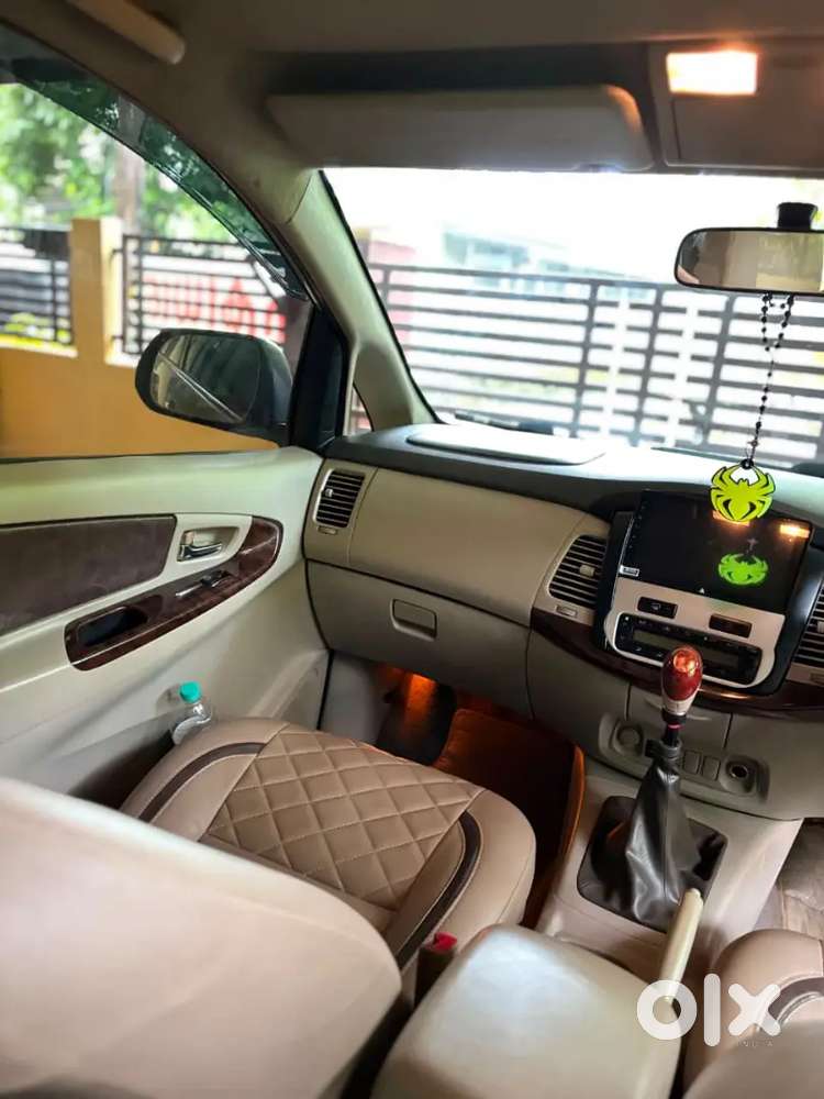 Toyota Innova 2.5 V 2012
