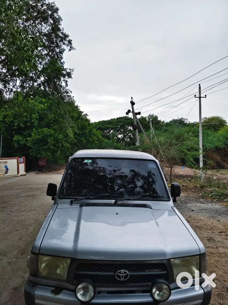 Toyota Qualis.