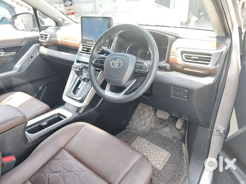 Toyota Innova Hycross 2.0 Zx (o) Hybrid 7 Str, 2023, Petrol