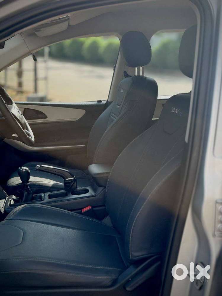 Mahindra Xuv700 2.0 Mx Petrol Mt 5 Str, 2022, Petrol