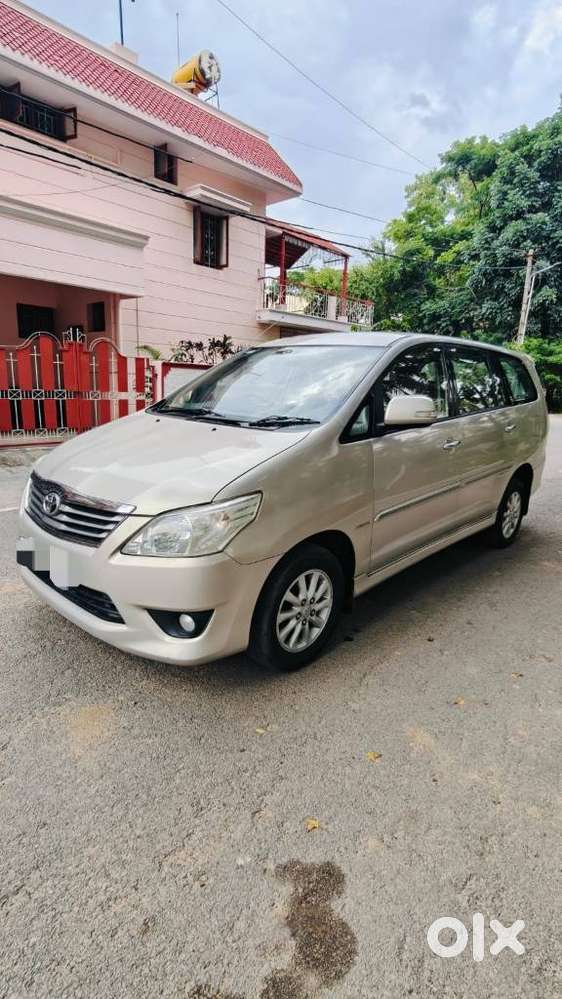 Toyota Innova 2.5 V Diesel 8-seater, 2012, Diesel