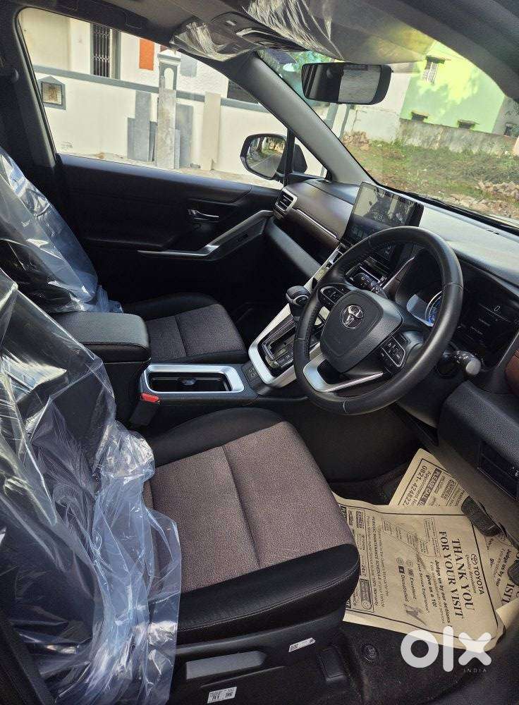 Toyota Innova Hycross 2.0 Vx (o) Hybrid 7 Str, 2024, Petrol