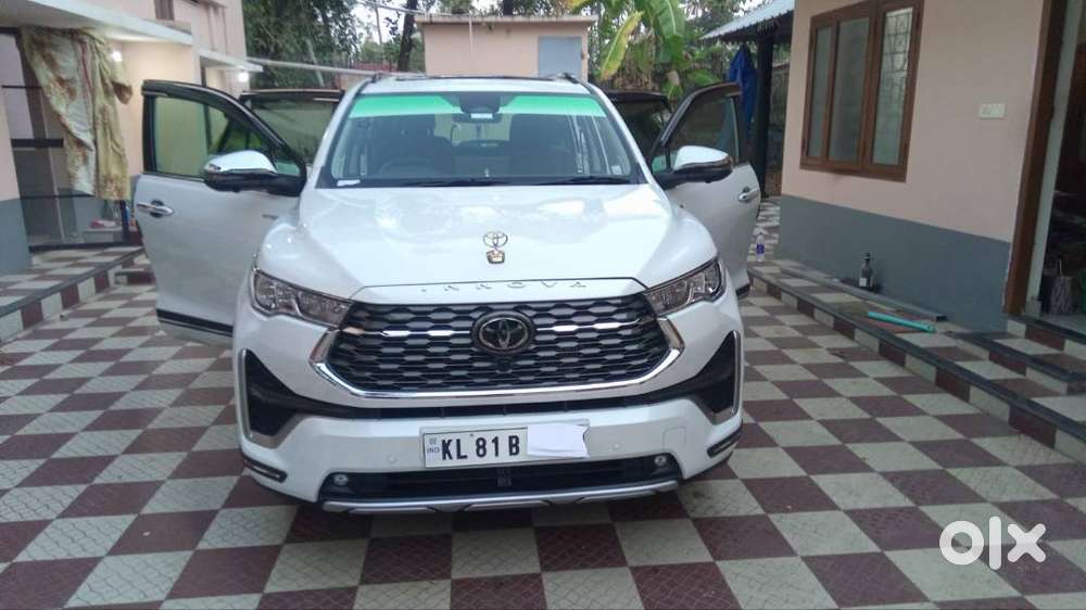 Innova Hycross Hybrid 7 Seater 3