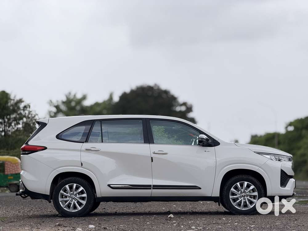 Toyota Innova Hycross 2.0 Vx (o) Hybrid 7 Str, 2025, Petrol