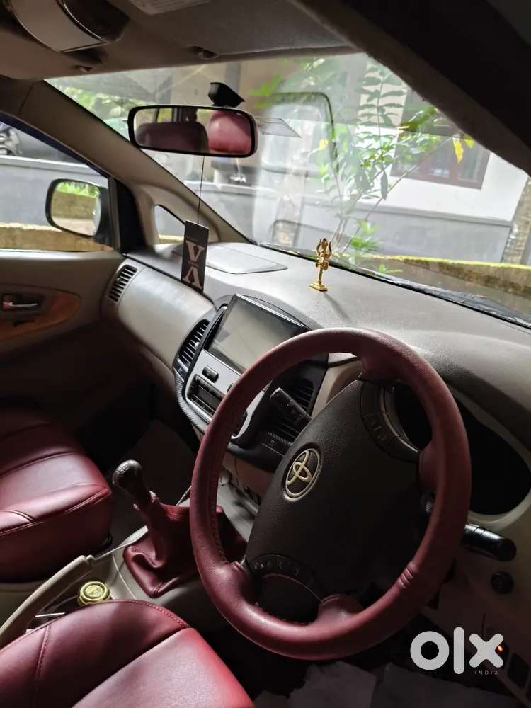 Toyota Innova Petrol 2010 Suv