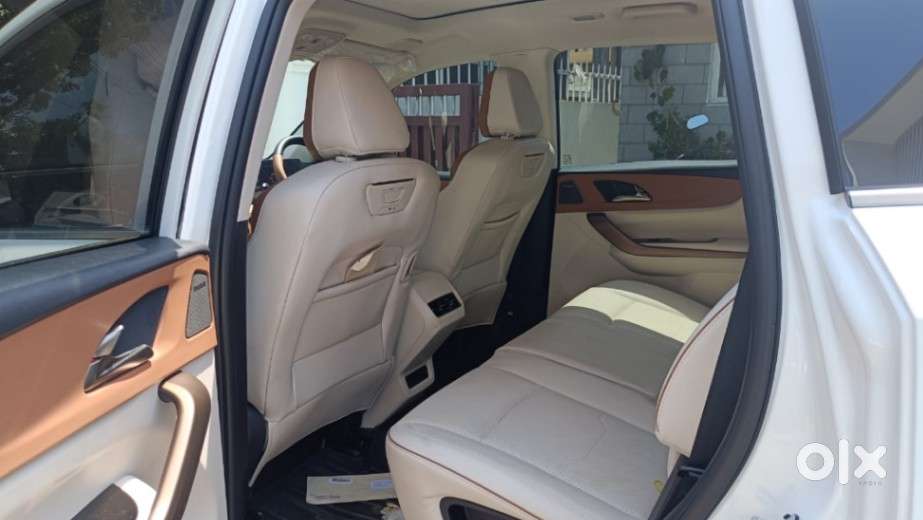 Mahindra Xuv700 2.2 Ax 7 Diesel At Str, 2025, Diesel