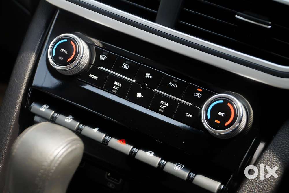 Mahindra Xuv700 Ax7l 6 Str At, 2023, Petrol