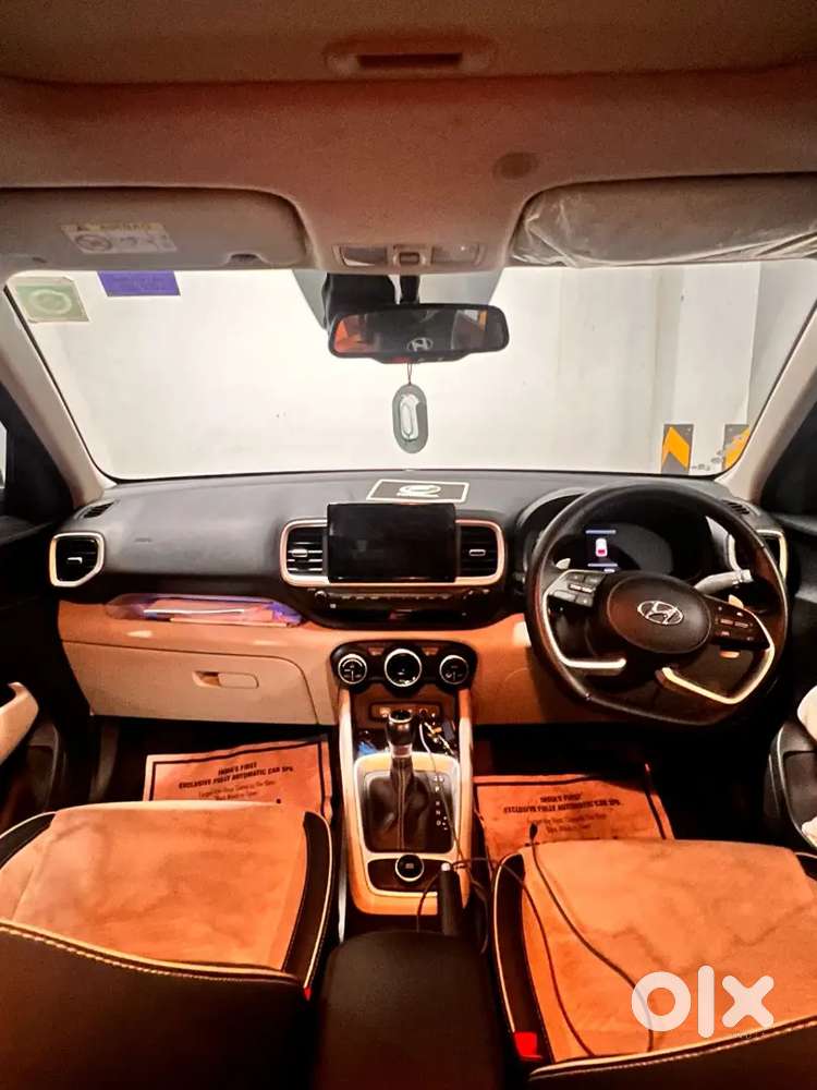 Hyundai Venue 2024 Petrol Well Maintained
