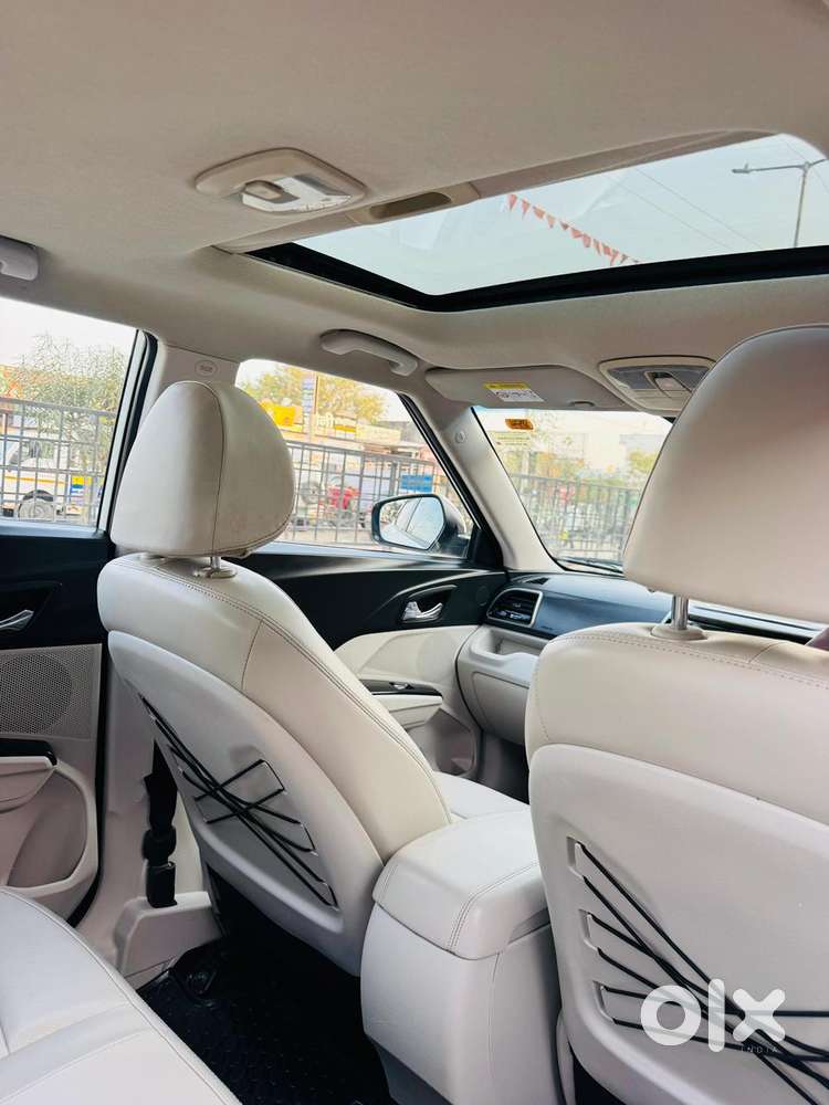 Mahindra Xuv300 W8 Option Dual Tone Diesel, 2019, Diesel