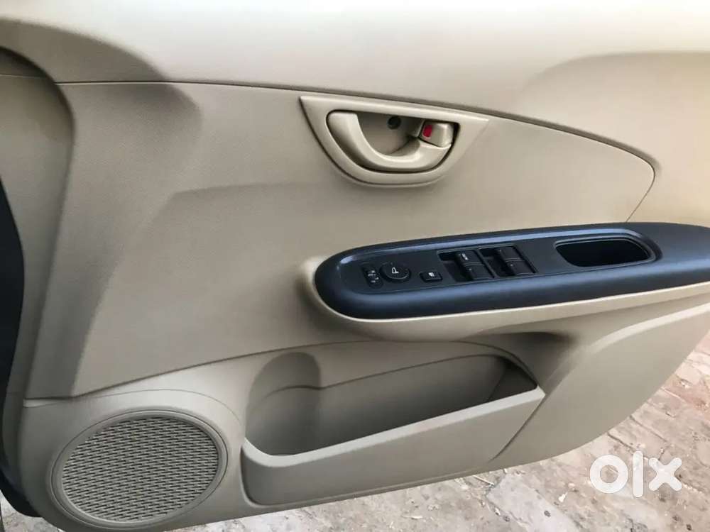 All New Honda Mobilio With One Hand Driven And Non Touched Engine.